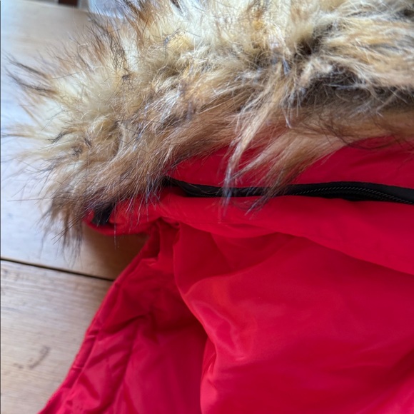 Canada weathergear Red Puffer Vest with removable Fur Hood size L - Picture 9 of 10
